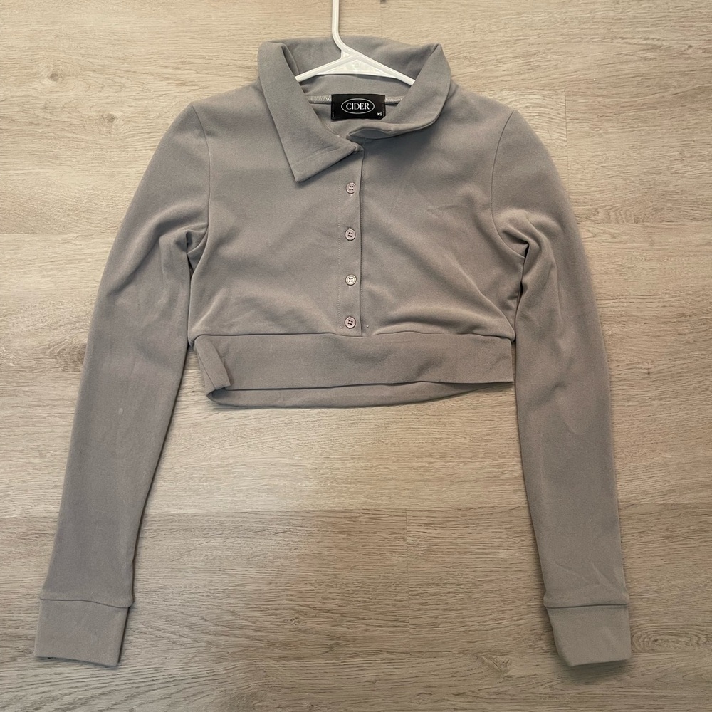 Long sleeve grey cropped shirt